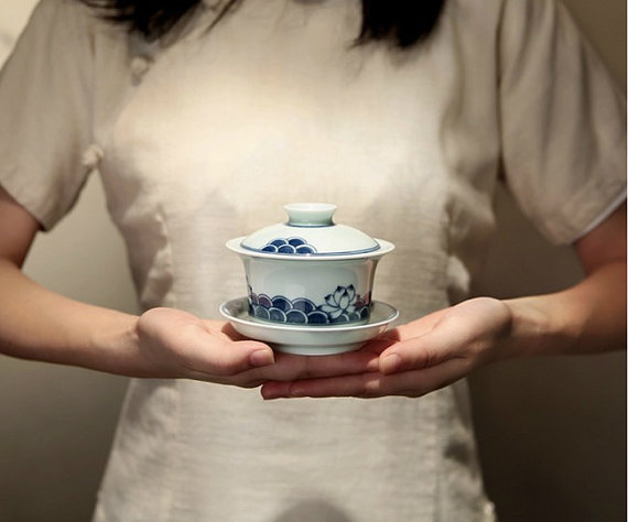 Hand painted Imperial Style Porcelain gaiwan